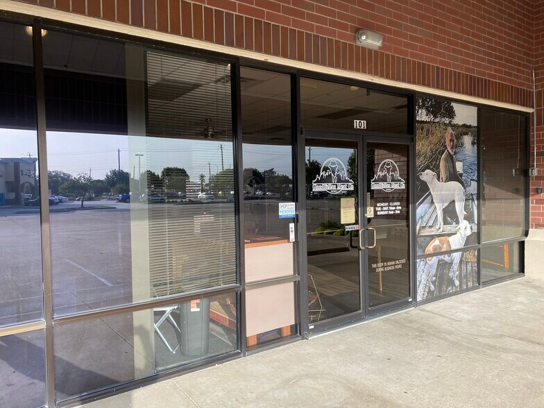 4111 Fairmont Pky, Pasadena, TX à louer - Photo du bâtiment - Image 2 de 20