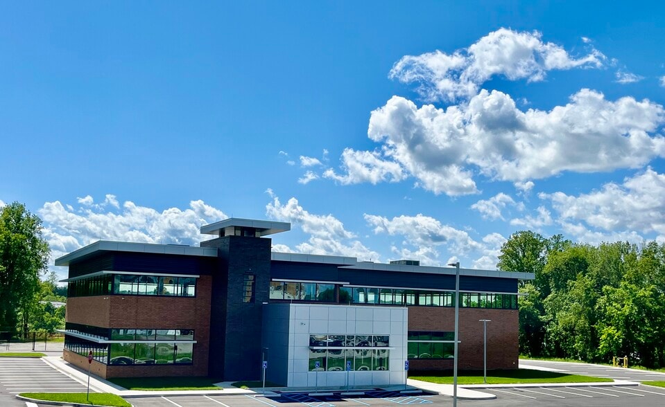 Union Carbide Dr, South Charleston, WV for lease - Building Photo - Image 3 of 10