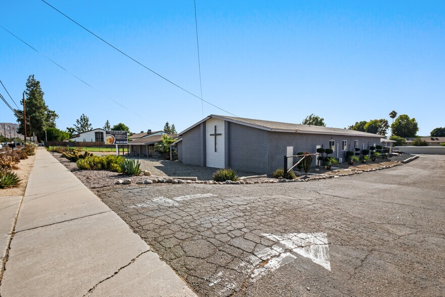 12354 Mount Vernon Ave, Grand Terrace, CA à vendre - Photo du bâtiment - Image 2 de 26