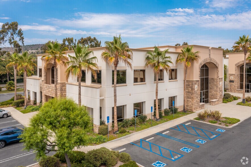 1201 Puerta del Sol, San Clemente, CA à louer - Photo du bâtiment - Image 1 de 8