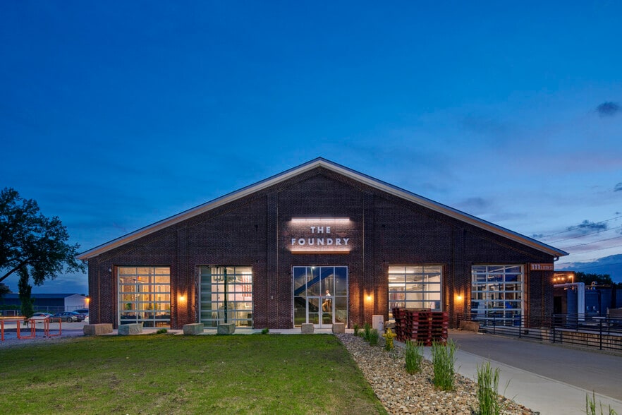 111 S 11th St, West Des Moines, IA for lease - Building Photo - Image 2 of 2