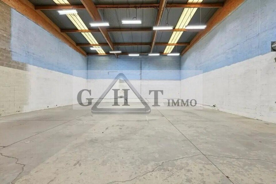Industrial in Émerainville for lease - Interior Photo - Image 3 of 5