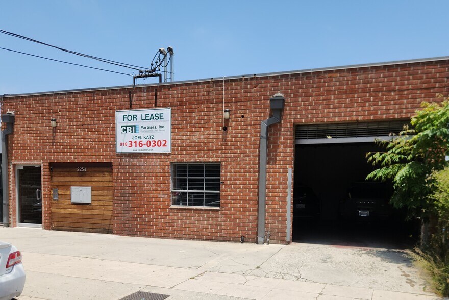 2234 Barry Ave, Los Angeles, CA à louer - Photo principale - Image 1 de 13