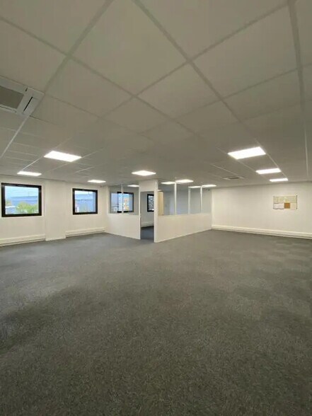 8 Avenue De L'Industrie, Corbas for lease - Interior Photo - Image 3 of 4