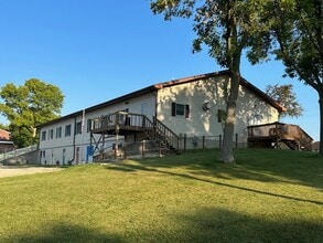 16 S Summit Ave, Nora Springs, IA à louer Photo intérieure- Image 2 de 39