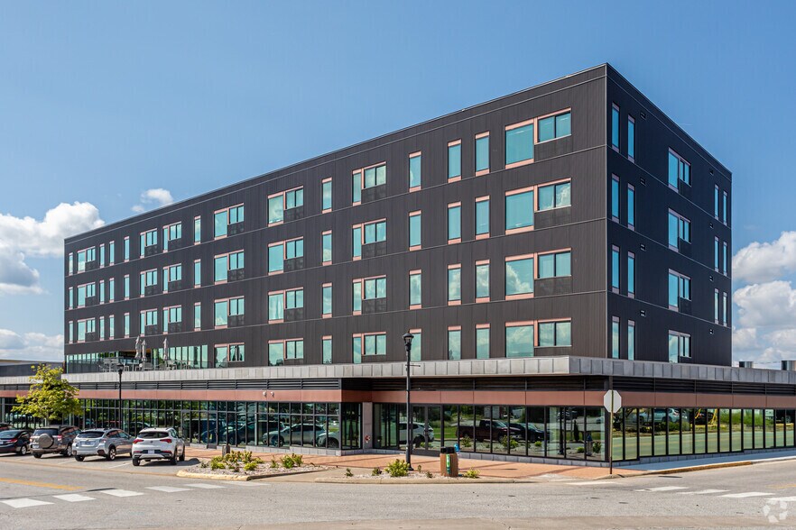 202 E Emma Ave, Springdale, AR à louer - Photo principale - Image 1 de 46