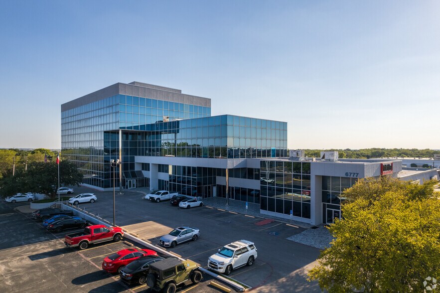 6777 Camp Bowie Blvd, Fort Worth, TX à louer - Photo du bâtiment - Image 1 de 7