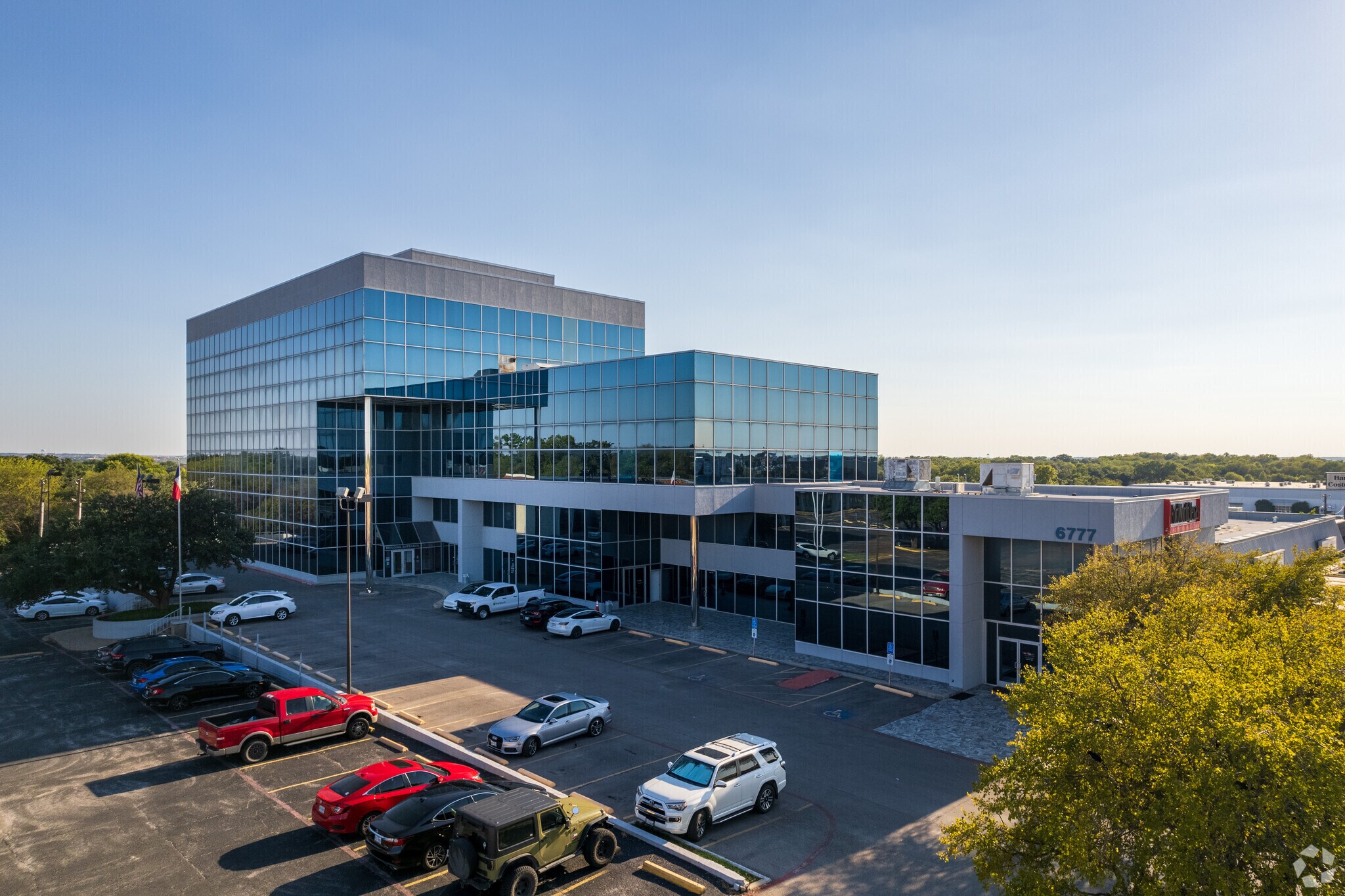 6777 Camp Bowie Blvd, Fort Worth, TX à louer Photo du bâtiment- Image 1 de 8