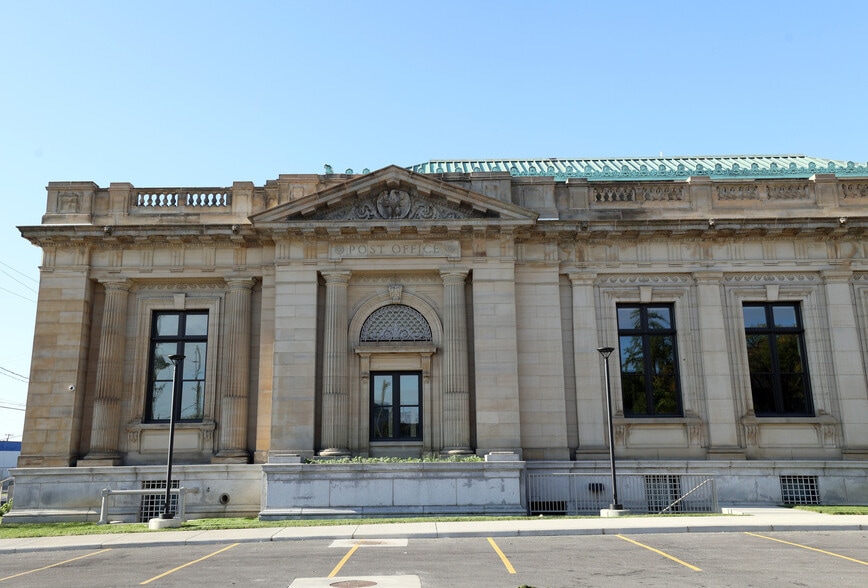 1300 Jefferson Ave, Toledo, OH à louer - Photo principale - Image 2 de 18
