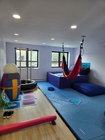 145 Commack Rd, Commack, NY for lease - Interior Photo - Image 3 of 5