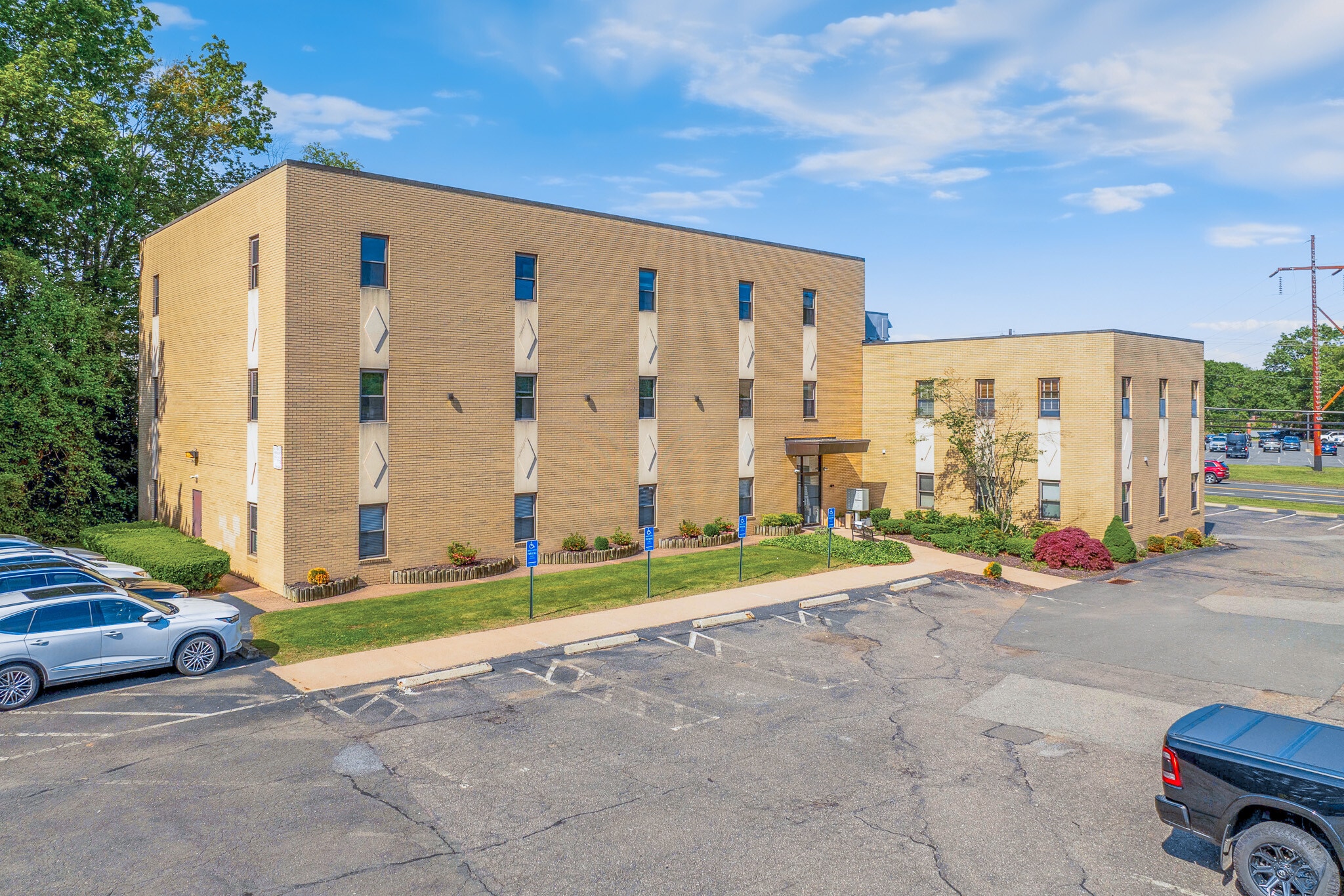 351 Merline Rd, Vernon, CT for sale Primary Photo- Image 1 of 4