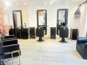 Retail in Barcelona, Barcelona for lease Interior Photo- Image 2 of 12