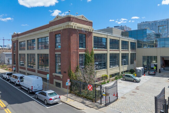 Plus de détails pour 270 Albany St, Cambridge, MA - Bureau à louer