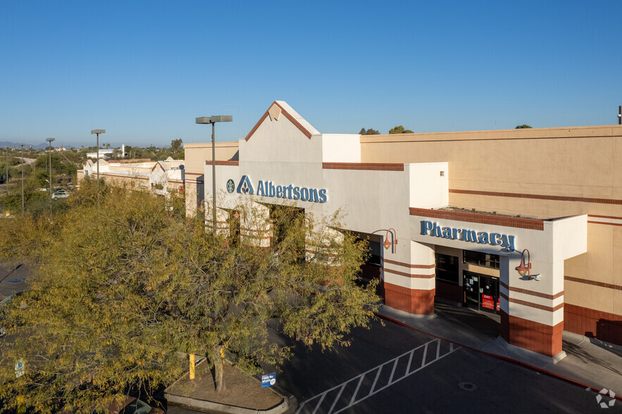 1350-1380 N Silverbell Rd, Tucson, AZ à louer - Photo du bâtiment - Image 3 de 9