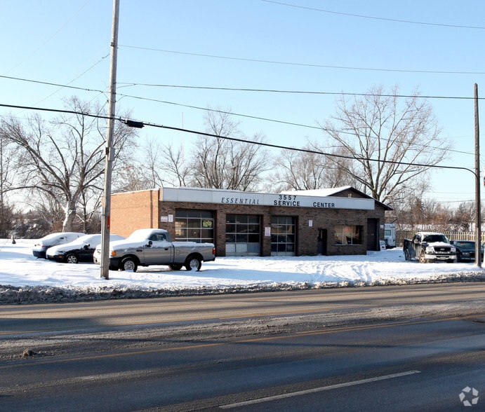 3557 E Main St, Whitehall, OH for sale - Building Photo - Image 2 of 5