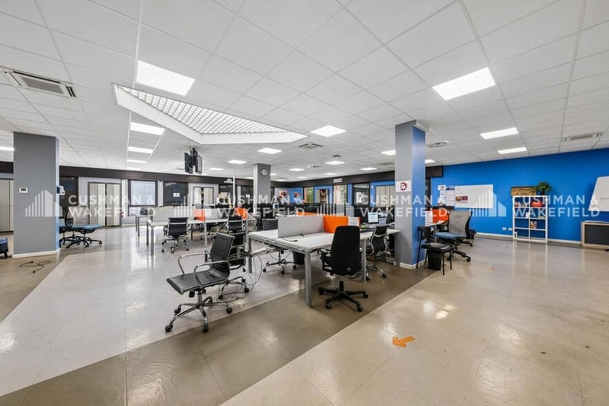 Bureau dans Marseille à vendre - Photo du bâtiment - Image 2 de 15