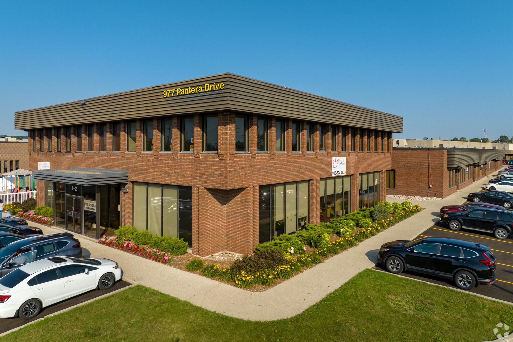 977 Pantera Dr, Mississauga, ON for sale Primary Photo- Image 1 of 1