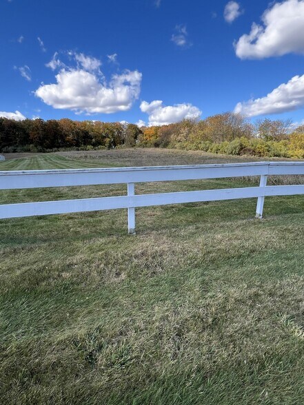 192 Pickett District Rd, New Milford, CT à vendre - Photo du bâtiment - Image 3 de 3