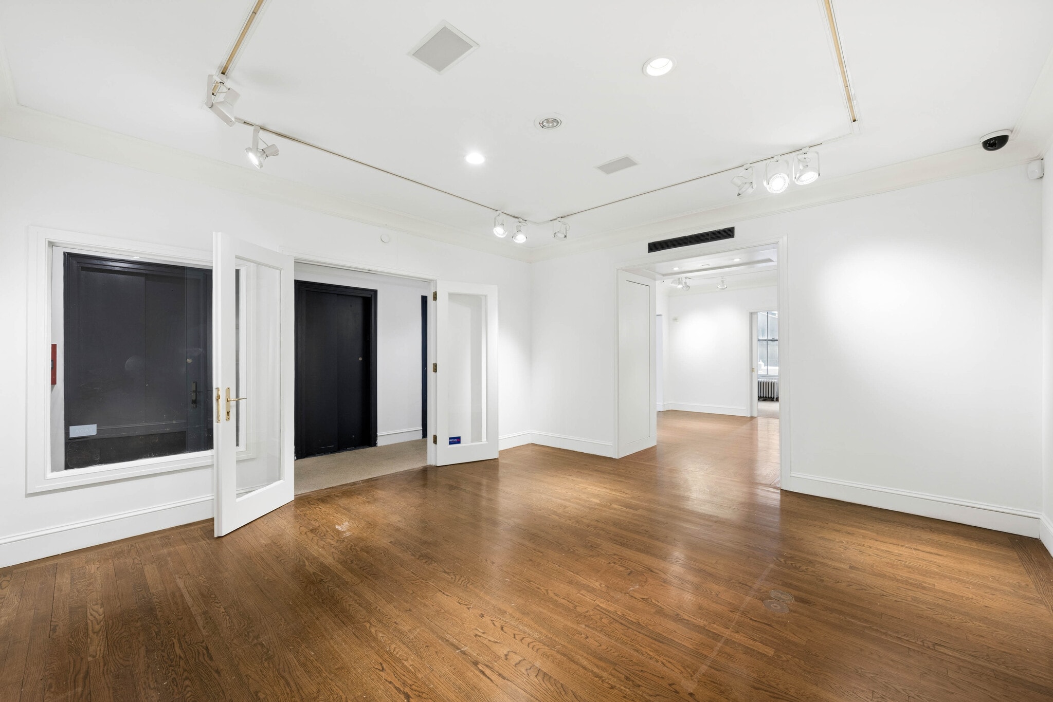 5 E 57th St, New York, NY for lease Interior Photo- Image 1 of 2