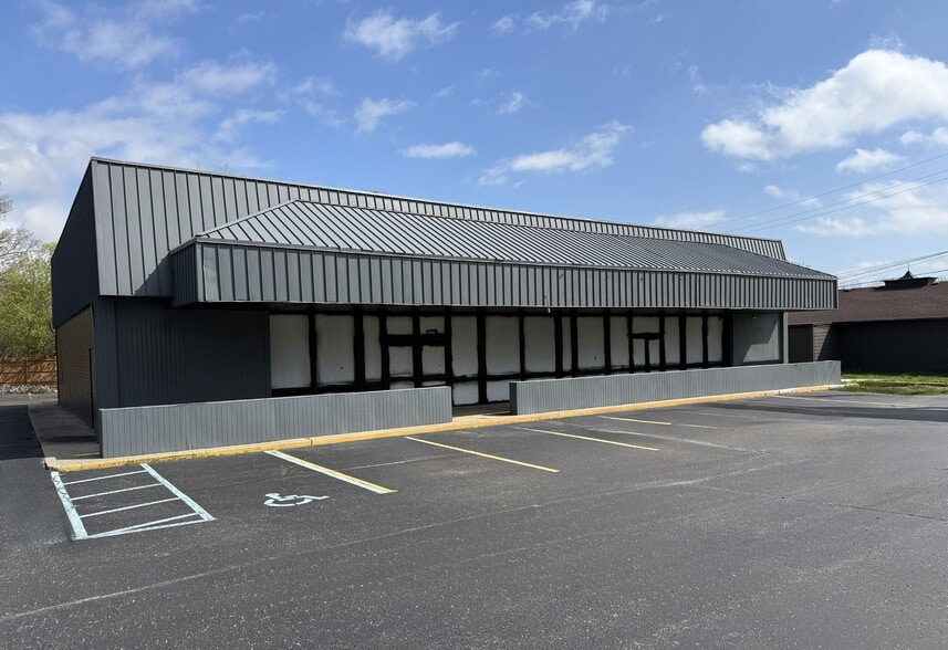 7770 Cooley Lake Rd, Waterford, MI for lease - Building Photo - Image 2 of 6
