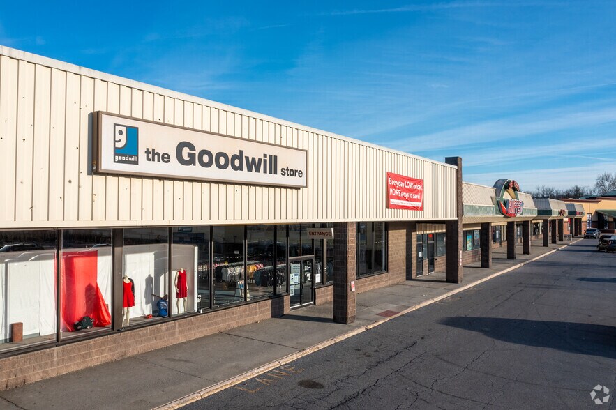 1488-1506 Route 9, Wappingers Falls, NY à louer - Photo du bâtiment - Image 3 de 6