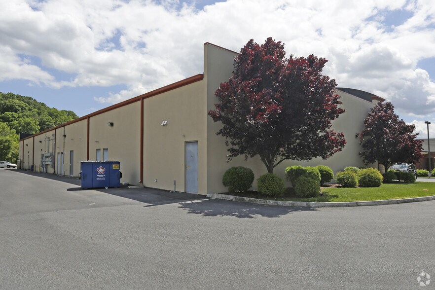 2637 E Stone Dr, Kingsport, TN à vendre - Photo du bâtiment - Image 3 de 24