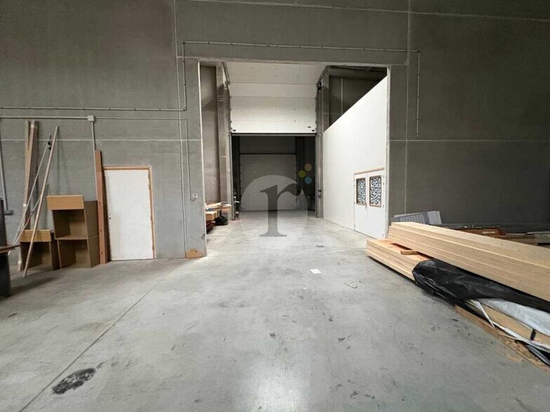 Flex in Pérenchies for lease - Interior Photo - Image 2 of 9