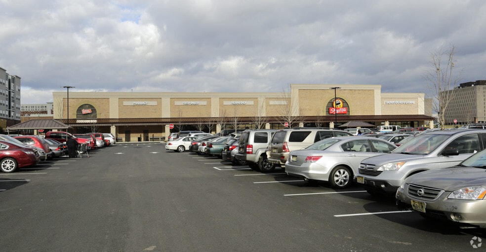 204-234 Springfield Ave, Newark, NJ for lease - Building Photo - Image 2 of 4