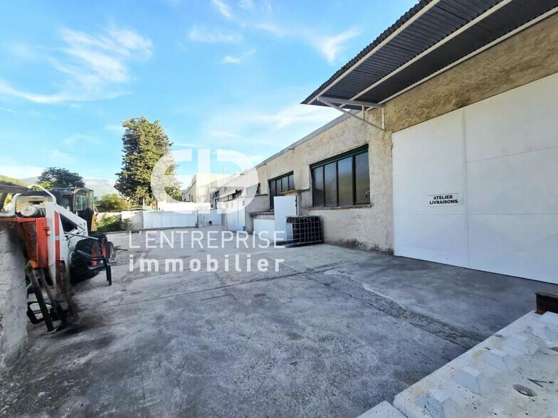 Industrial in Contes for lease - Building Photo - Image 3 of 15