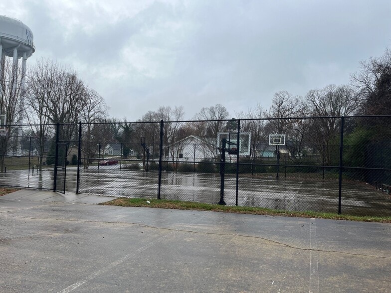 622 E Lexington Ave, High Point, NC for lease - Building Photo - Image 3 of 16