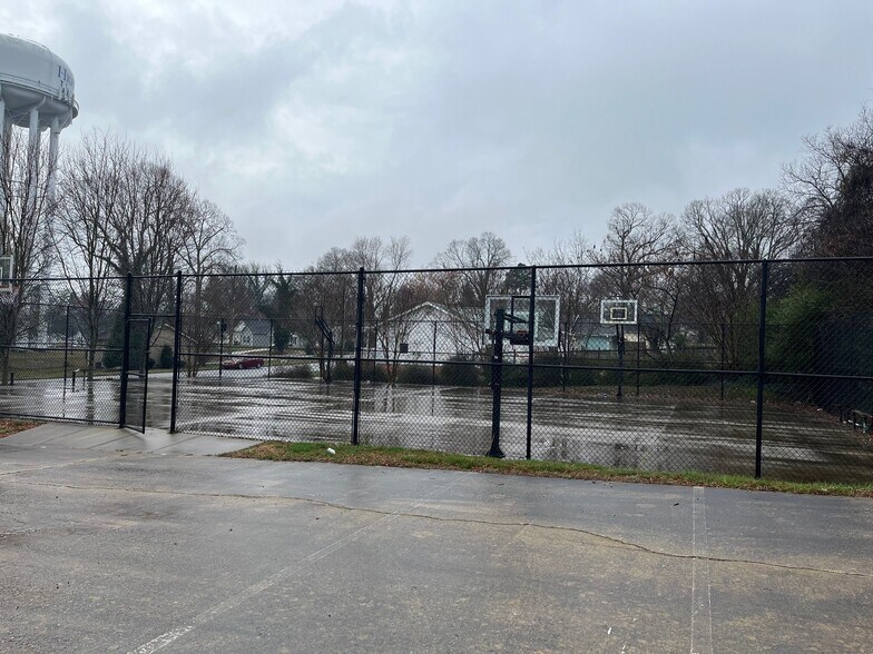 622 E Lexington Ave, High Point, NC à louer - Photo du bâtiment - Image 3 de 16