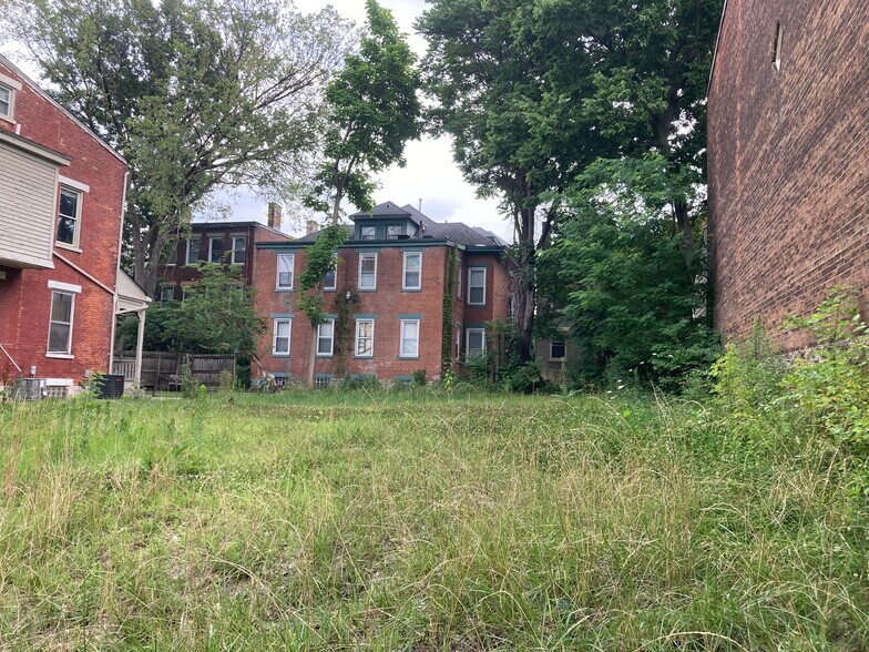 3212 Glendora Ave, Cincinnati, OH à vendre - Photo du bâtiment - Image 2 de 3