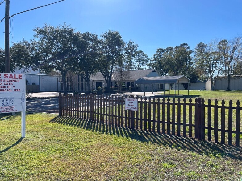 FOUR RENTALS / Six Lot Business Complex portefeuille de 4 propriétés à vendre sur LoopNet.ca - Photo du bâtiment - Image 3 de 44