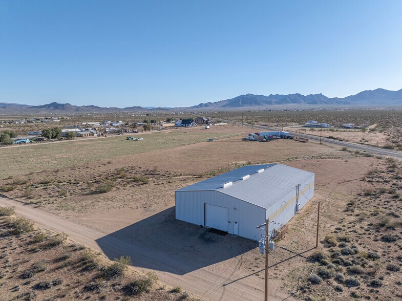 14690 Cattle Dr, Dolan Springs, AZ à vendre - Photo du bâtiment - Image 3 de 27