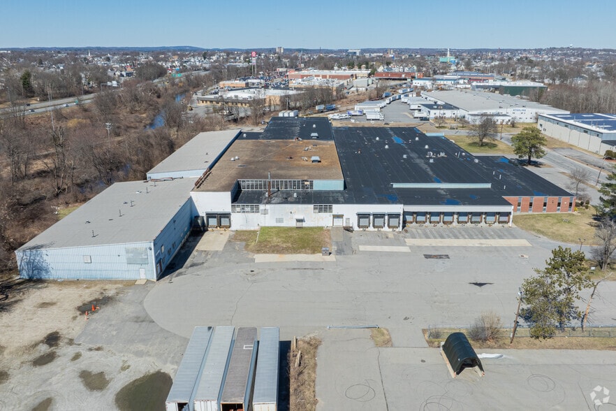 240 Industrial Ave E, Lowell, MA for lease - Primary Photo - Image 1 of 6