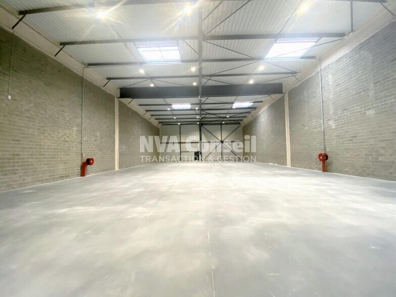 Industrial in SAINT-OUEN-L'AUMONE for lease - Building Photo - Image 2 of 19