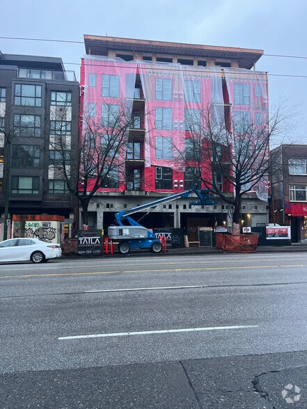 938 Kingsway, Vancouver, BC à louer - Photo principale - Image 1 de 1