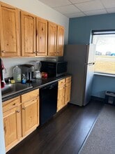 625 Hayward Ave N, Oakdale, MN for lease Interior Photo- Image 2 of 4
