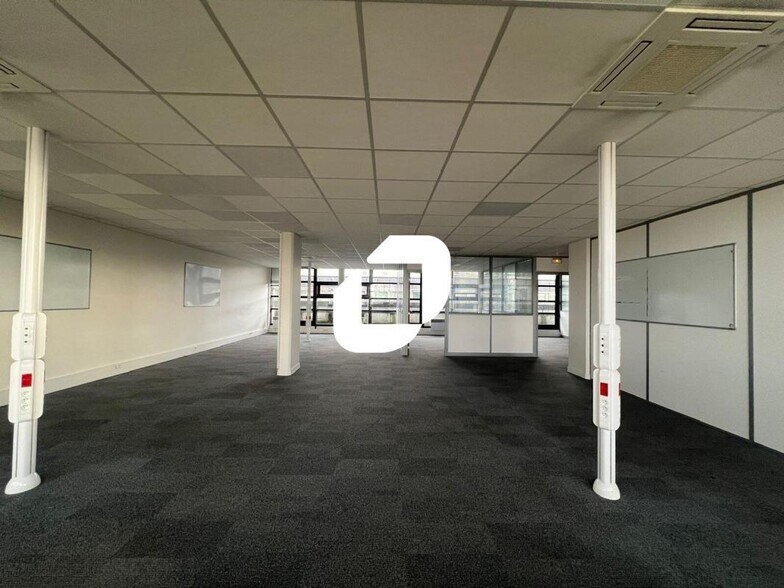 Bureau dans Melun à louer - Photo du bâtiment - Image 2 de 9