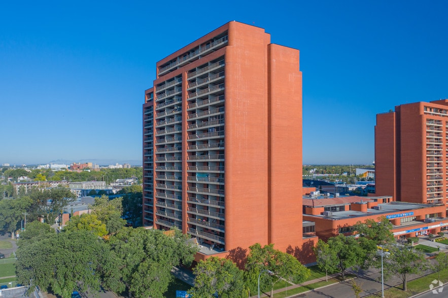 10531 90th St NW, Edmonton, AB for lease - Primary Photo - Image 1 of 4