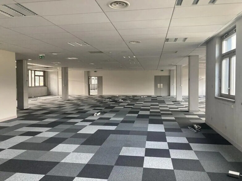 51 Ter Rue De Saint-Cyr, Lyon for lease - Interior Photo - Image 2 of 9