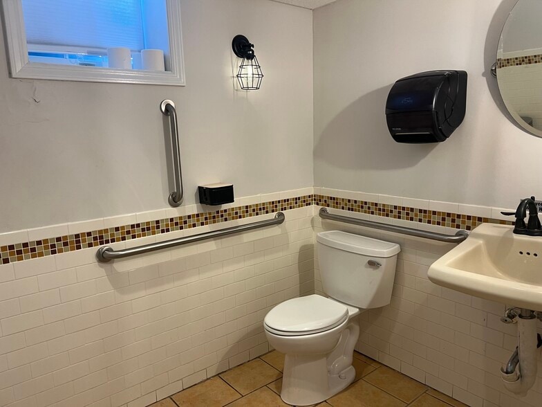 133 Glen Head Rd, Glen Head, NY for lease - Building Photo - Image 3 of 17