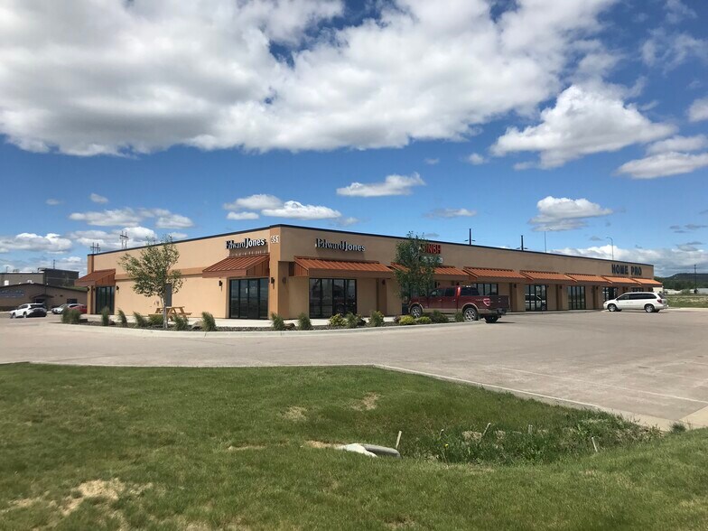 651 N Creek Dr, Rapid City, SD à louer - Photo du bâtiment - Image 2 de 3