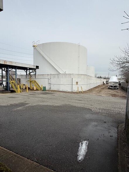 201 Union Blvd, West Islip, NY à vendre - Photo du bâtiment - Image 3 de 9