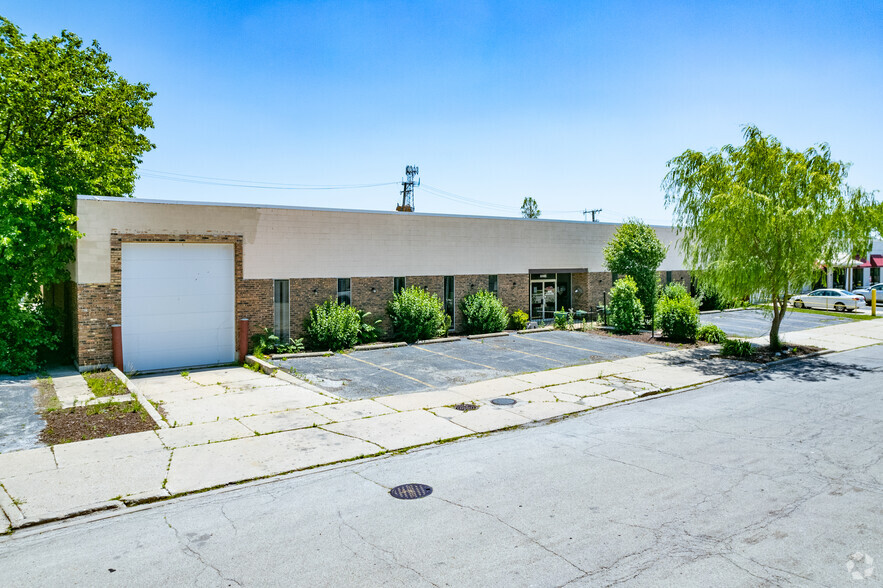 6445 Hamlin Ave, Lincolnwood, IL for lease - Primary Photo - Image 1 of 12