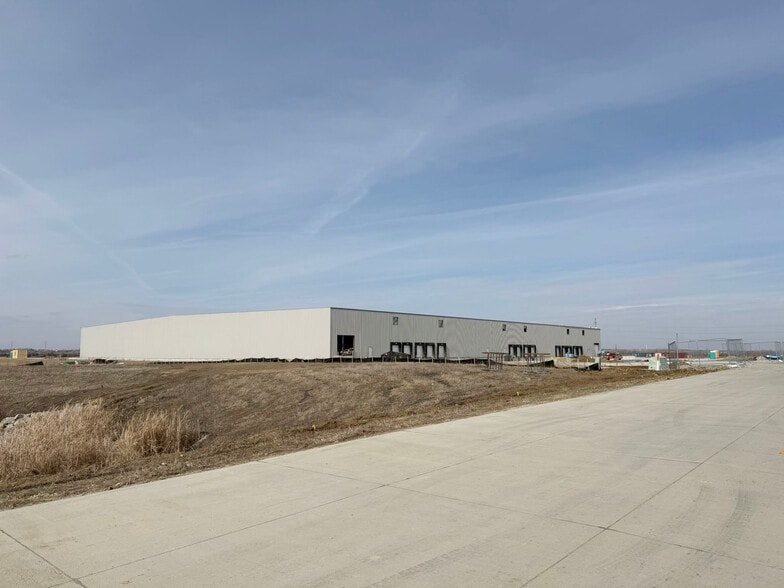 5447 Sunflower Ct, Bel Aire, KS for lease - Building Photo - Image 2 of 10