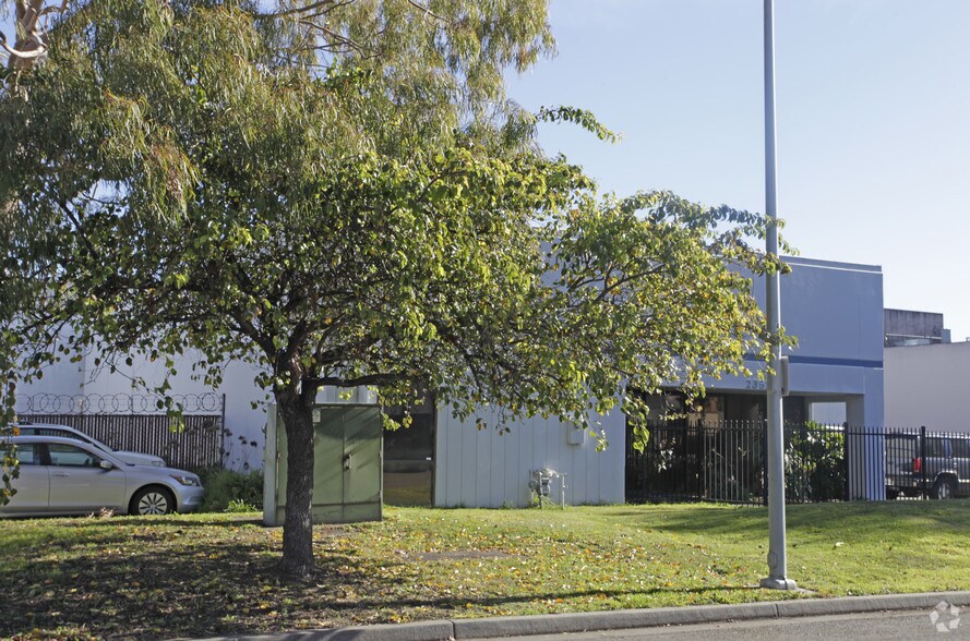 23510 Bernhardt St, Hayward, CA à louer - Photo du bâtiment - Image 2 de 7