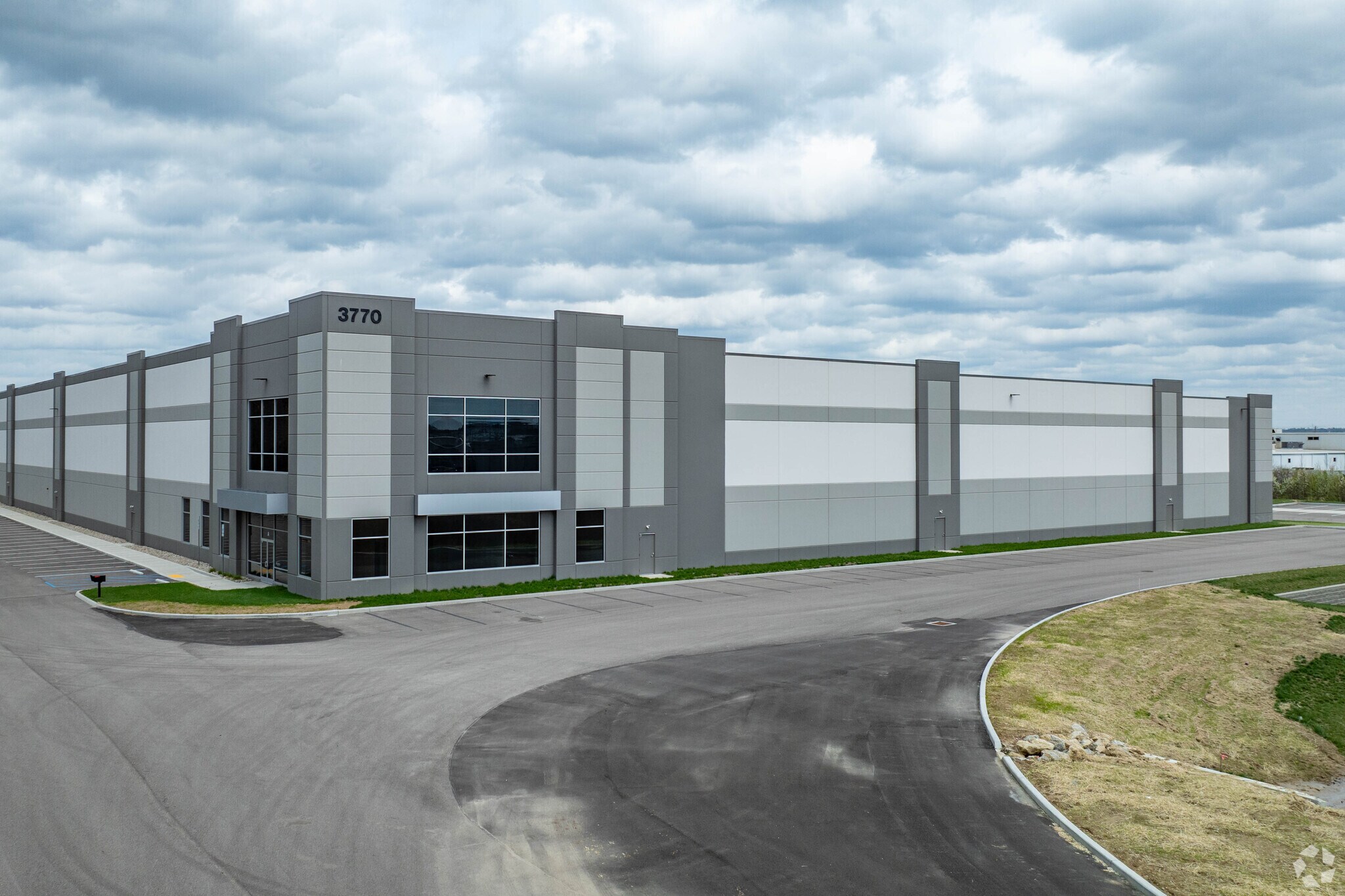 8553 Seward Rd, Fairfield, OH for lease Primary Photo- Image 1 of 2