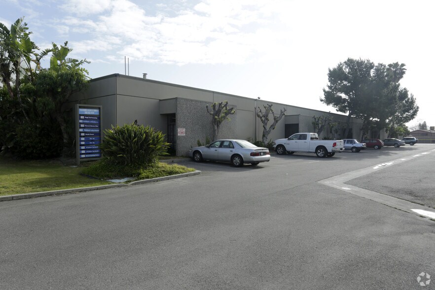 14100-14118 Orange Ave, Paramount, CA à louer - Photo du bâtiment - Image 1 de 4