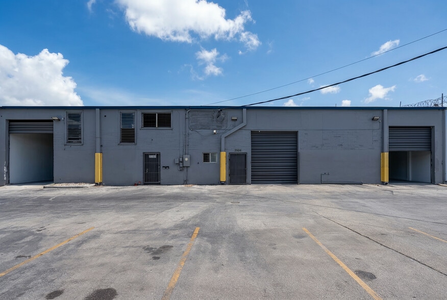 3904 NW 32 Ave, Miami, FL for sale - Building Photo - Image 3 of 8